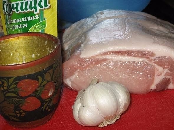 Запеченная в горчице свинина. Ингредиенты:- свинина (вроде это была корейка; 500 г.- чеснок (4-5 ... - 3