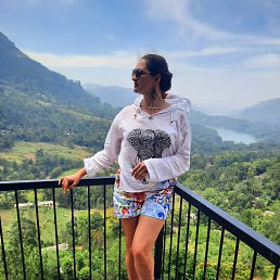 Elena, 45, 