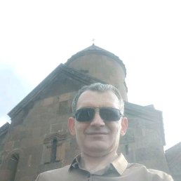 Davit, 42, 