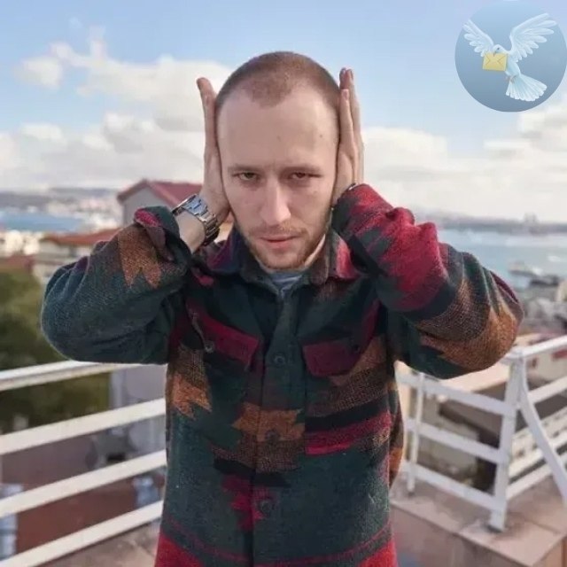 Покинувший страну в 2022 году известный актёр обратился к россиянам с просьбой о помощи. После ... - 2