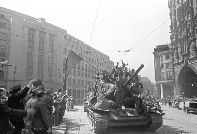 12 мая 1945 г. завершилась Пражская наступательная операция советских войск, в ходе которой Прага ...