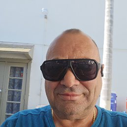 Alex, 57, 