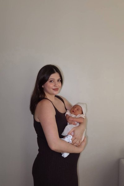 Карина Каспарянц родила девочку. В своих соцсетях девушка поделилась, что 4-го марта она стала ...