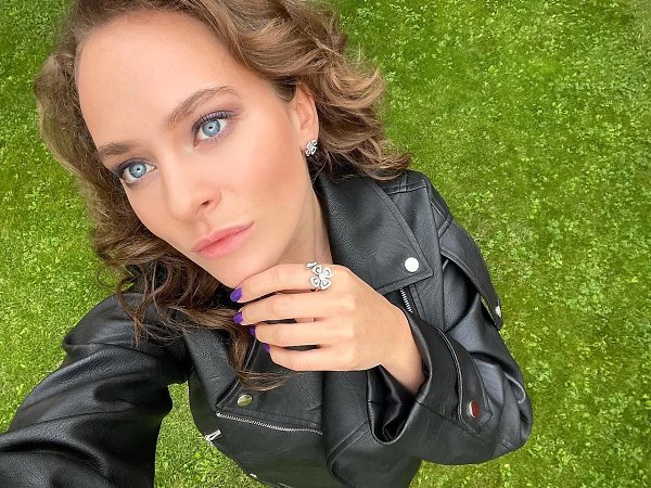 «Я ПОДВЕРГЛАСЬ ТРАВЛЕ» Аглая Тарасова призналась, что ее травили из-за мамы Ксении Раппопорт. Аглая ... - 4