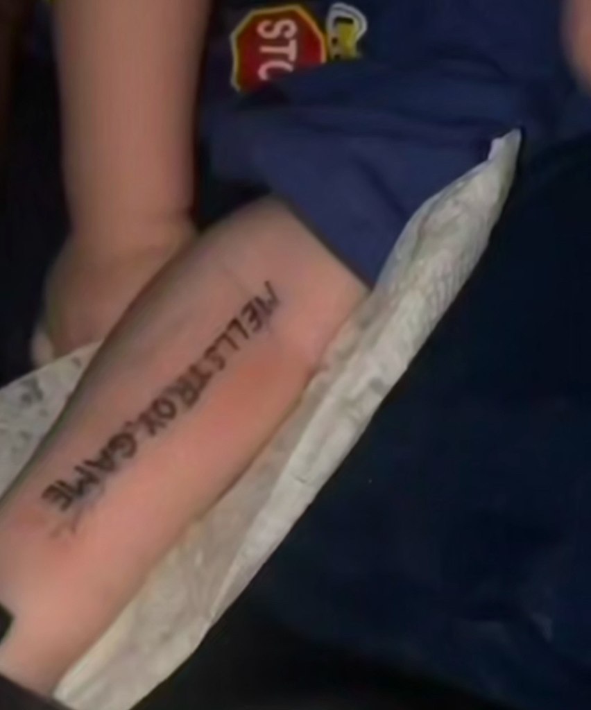 Родители наносят татуировку своему годовому ребёнку ради шанса попасть в розыгрыш квартиры от ... - 3