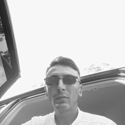 Gogi, 33, 