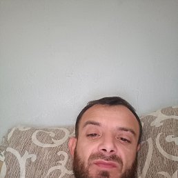 Sergiu, 35, 