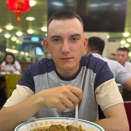 Viktor, 22, 