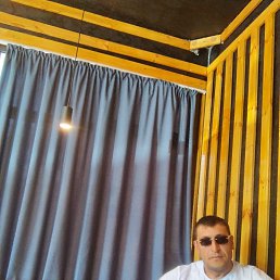 Davit, 38, 