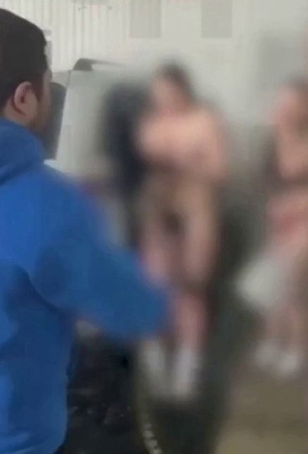 В Новосибирске студенток похитили и избили на автомойке за отказ от отношений.18-летняя Анна ... - 2