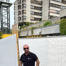 Miguel, 39, 