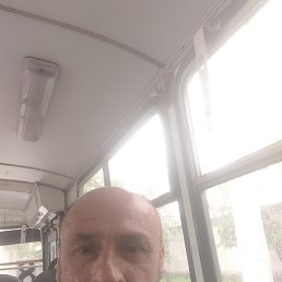 Aleksandr, 46, 