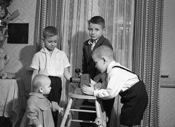 А у вас были диафильмы? У нас был именно такой, как на фото. И деревянная коробка! Буратино точно ...