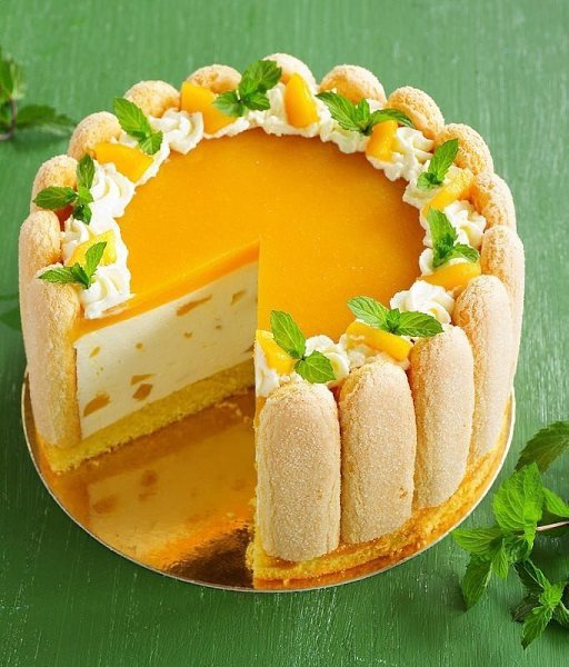 «Шарлотта» с манго.На вкус еще восхитительнее, чем на вид! Ингредиенты:Для бисквита:Яйца — 2 шт.Мука ...