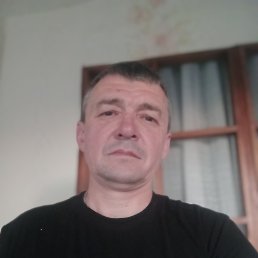 Oleg, 50, 