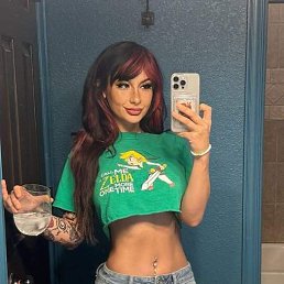 Anais, 25, 