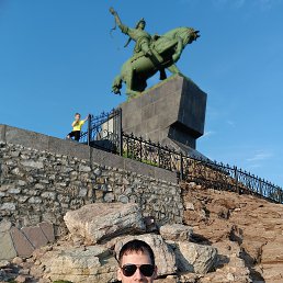 Dan, 33, 
