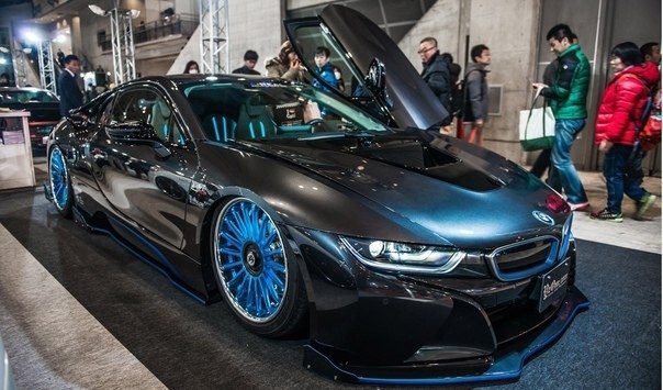 BMW i8 on air