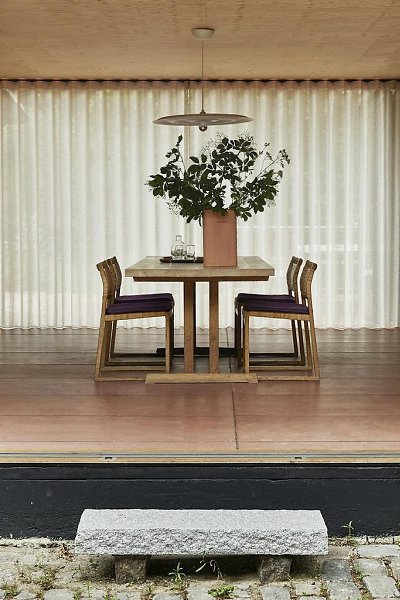 Летний домик для семьи архитекторов в Дании.Дом с окнами, открывающими вид на ручей, бамбуковыми ... - 3