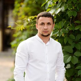 Leon, 34, 