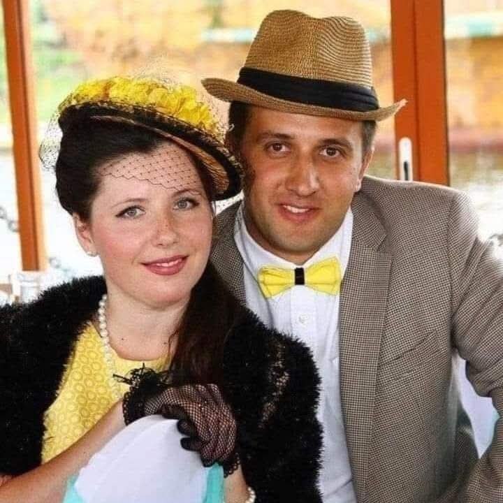 :) - Софочка, я извиняюсь, вы готовы к бэзумным поступкам? - Интэрэсный поворот. - Ну, так ...