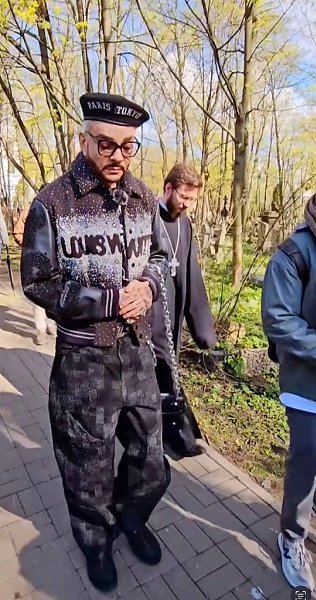 Филипп Киркоров в 40 день со дня смерти отца пришел поклониться Святой Блаженной Ксении ...
