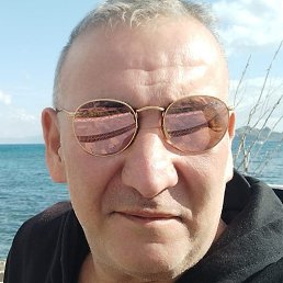 Alberto, 52, 