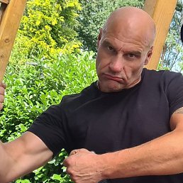 Eduard, 54, 