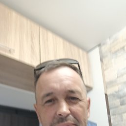 Ը, 49 , 