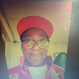 Theo, 39, 