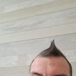 Maurizio, 33, 