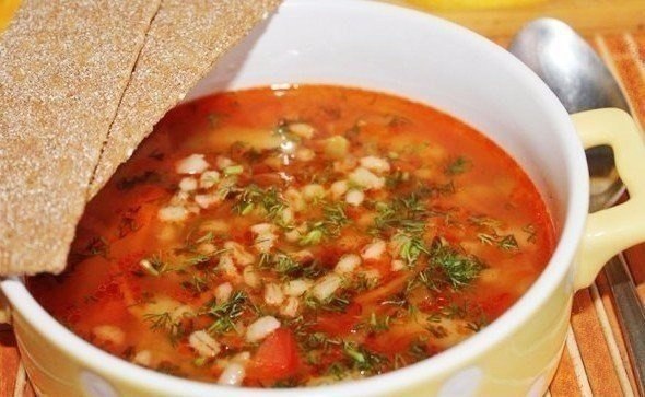 Рассольник с перловкой.Ингредиенты:- 1 л воды- 1/3 стакана перловки- 4 шт. соленых огурцов- 3-4 ...