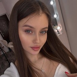 Isabella Cox, 20, -