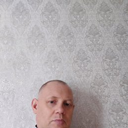 Aleksandr, 46, 