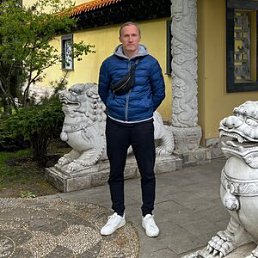 Oleg, 45 , 