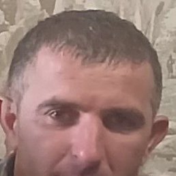 Maxo, 41, 