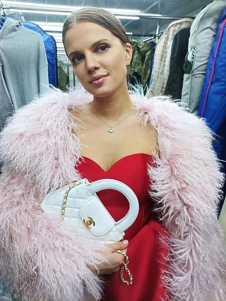 «ТАЛАНТЛИВАЯ АКТРИСА» Молодая актриса Ника Здорик, которой всего 24 года, стремительно набирает ... - 2