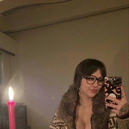 Bella Anderson, 43, 