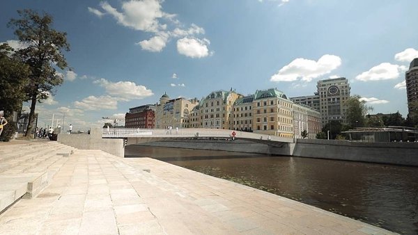 В Москве открыли пешеходный мост между стрелкой острова Балчуг и Крымской набережной