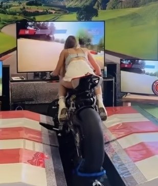 Ей это явно нравится