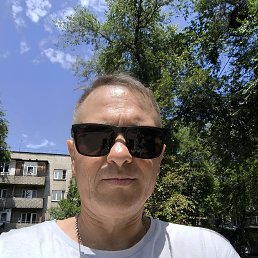 Sergei, 51, 