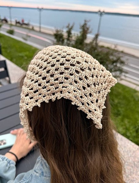 Нежные вязаные косыночки — это маленький штрих, который способен превратить образ в утончённый и ... - 2