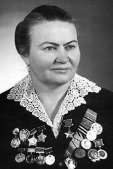 20 июня 1942 года санинструктору 2-го батальона 514-го стрелкового полка 172-й стрелковой дивизии ...