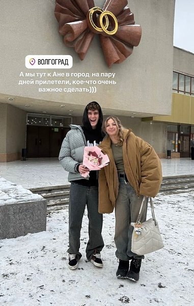 Артур Бабич, похоже, всё-таки женился на Ане Покров. Пара выложила фото на фоне здания, похожего на ...