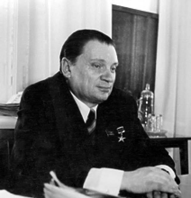 Александр Васильевич Георгиев, (6 июня 1913 - 9 апреля 1976) — Герой Социалистического Труда, ...
