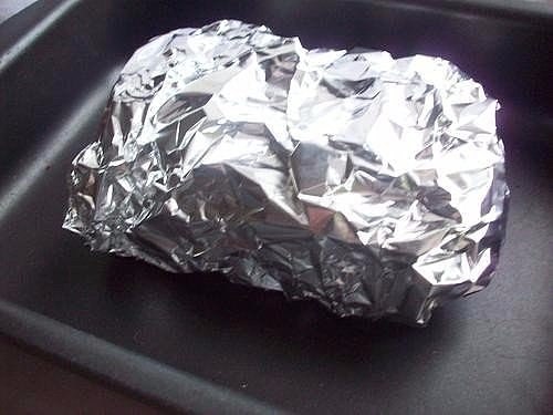 Запеченная в горчице свинина. Ингредиенты:- свинина (вроде это была корейка; 500 г.- чеснок (4-5 ... - 5