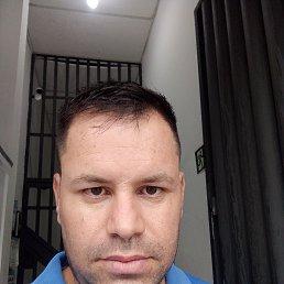 Junior, 33, 