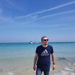 Artur, 45, 