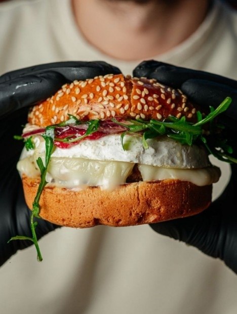 Smokey Bones  :     .    , ...