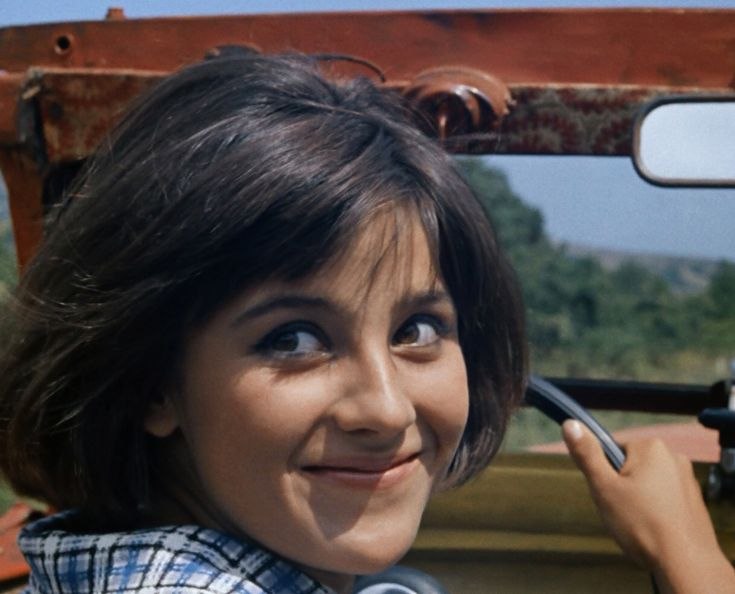 Спортсменка! комсомолка!...да просто красавица!!